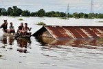 Chùm ảnh lũ lụt hoành hành ở Nam Á, hơn 100 người chết