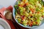 Thường xuyên ăn salad để giảm cân, nữ sinh đi cấp cứu vì một sai lầm