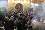 Dân Hà Nội đổ về đình chùa cầu an đầu năm mới 2016