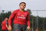 Chuyển nhượng bóng đá mới nhất: Arsenal đang "bóp nghẹt" Alexis Sanchez