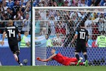 Messi đá hỏng penalty, Argentina bị Iceland cầm hòa