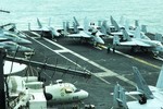 Choáng ngợp dàn chiến cơ đậu san sát trên tàu sân bay USS Theodore Roosevelt