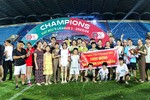 Em gái Văn Toàn "kéo" gia đình chúc mừng anh trai vô địch V-League