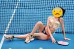 Mặc bikini 2 mảnh trên sân pickleball câu view bẩn, phản cảm khủng khiếp