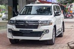 Gần 7 tỷ cho Toyota Land Cruiser VXS Executive Lounge về Việt Nam