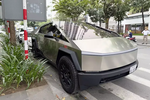 Xem Tesla Cybertruck 2024 hơn 6 tỷ đồng lăn bánh ở Việt Nam 