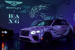 Bentley Bentayga đặc biệt lấp lánh dưới đèn UV