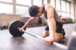 Rách cơ bụng vì tập gym, những nguy cơ cần chú ý?