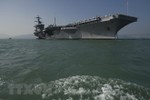 Đoàn cán bộ liên ngành Việt Nam thăm tàu sân bay USS Carl Vinson