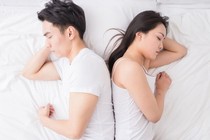 Dù mỗi tháng chỉ “yêu” 1 lần nhưng vợ lúc nào cũng khóc và đổ lỗi cho chồng, bác sĩ chỉ ra nguyên nhân từ người vợ