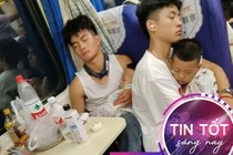 Hai thanh niên bế hai em nhỏ suốt đêm trên tàu, biết danh tính lũ trẻ ai cũng nức nở khen