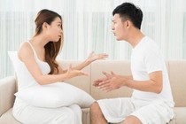 Chồng trẻ phát miễn phí 2 xe mì tôm không hỏi ý kiến vợ, sau đó nói một câu liền bị vợ đưa thẳng vào viện tâm thần