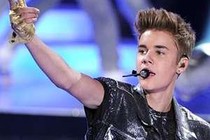 Justin Bieber dọa giết hàng xóm