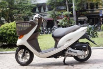 Cận cảnh xe ga 50cc giá 60 triệu đồng