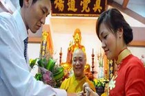 Giới trẻ Hà thành “theo nhau” cưới tại chùa