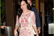 Katy Perry diện “áo dài Việt” trong ngày Valentine