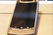 Cận cảnh “dế khủng” Vertu Ti 220 triệu tại VN