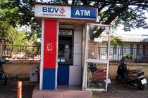 Thảm cảnh ATM bong tróc, hư hỏng ở Hà Nội