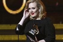 “Nữ hoàng Grammy 2012” nghỉ hát để yêu