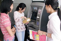 “Lén” thu phí ATM nội mạng, tăng ngoại mạng