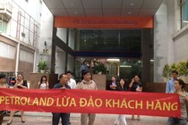 Khách hàng “bao vây” Petroland đòi căn hộ