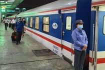 Đường sắt, hàng không hoãn hủy thêm nhiều chuyến do bão Noru