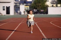 Cô bé 6 tuổi chạy 3km mỗi ngày và ước mơ vô địch Olympic