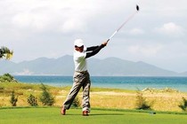 Vì sao sân golf Đà Nẵng tăng phí cao bất thường?