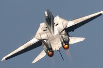 Ảnh tiêm kích F-14A của Iran ném bom tấn công dữ dội