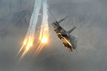 F-15 Mỹ bỗng nhiên vứt sạch tên lửa giữa trời: Bí ẩn lý do!