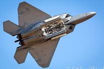 F-22 của Mỹ khoe khoang chứa cực "khủng", mang được những loại vũ khí gì?