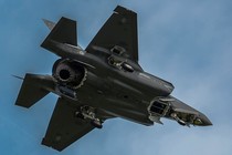 Có tính năng hạ cánh thẳng đứng, liệu F-35B có vận hành được trên khu trục hạm?