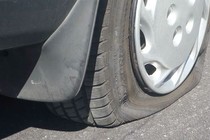 6 lưu ý phòng tránh nổ lốp ô tô khi thời tiết nắng nóng