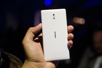 Nokia 9 bất ngờ xuất hiện với mặt trước "tai thỏ"