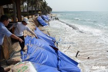 Biển "nuốt" resort do doanh nghiệp tự ý làm bờ kè