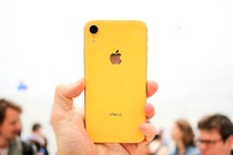 Chưa về Việt Nam, iPhone XR đã loạn giá