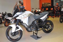 Xế “phượt” KTM 1290 chính hãng đầu tiên tại Việt Nam