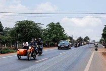 Dàn “xế nổ” diễu hành mừng biker Tây Nguyên lên “xe bông“