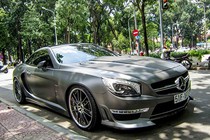 Mercedes SL hàng hiếm độ mâm “siêu độc” tại Việt Nam