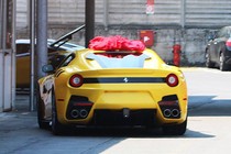 Nghe tiếng gầm mãnh liệt của Ferrari F12 Versione Speciale