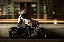 Lái xe, trúng chiến mã Harley-Davidson Dark Custom