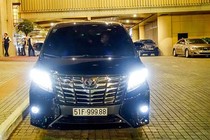 “Chuyên cơ mặt đất” Toyota Alphard giá 3,7 tỷ tại Sài Gòn