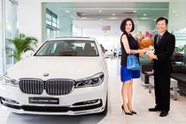 Á hậu Phương Lê sắm xe sang BMW hơn 4 tỷ