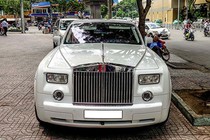 Chạm mặt siêu xe Rolls-Royce triệu đô tại Sài Gòn