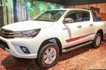 Cận cảnh Toyota Hilux 2.4G Limited Edition giá 643 triệu