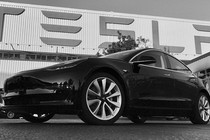 Ôtô hot nhất - Tesla Model 3 giá 780 triệu xuất xưởng