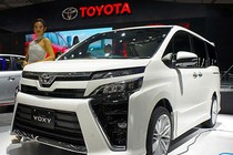 MPV Toyota Voxy 2017 "chốt giá" 782 triệu tại Indonesia?