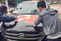 Hậu mừng U23 Việt Nam, nhiều ôtô bỏ tiền triệu vì decal cổ động