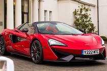 Cận cảnh siêu xe McLaren 570S Spider đỏ rực cho ngày Valentine