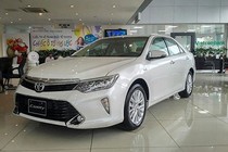 Toyota Camry 2018 trắng giá hơn 1 tỷ đồng tại Việt Nam